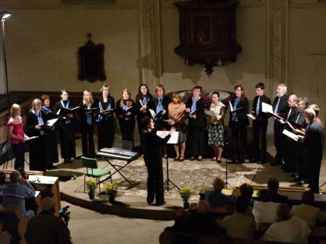 Festivia Chorus zpívá spolu se svými bývalými členy